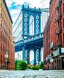 Manhattan bridge tussen 2 gebouwen