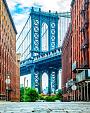 Manhattan bridge tussen 2 gebouwen