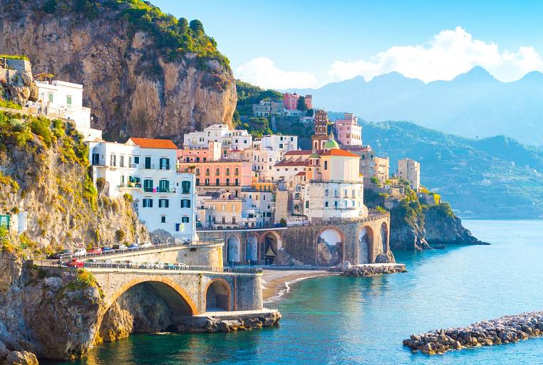 Stadsgezicht van de stad Amalfi, Italië