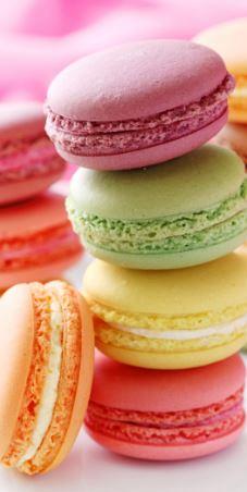 Kleurrijke, gestapelde macarons