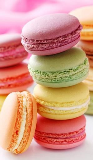 Kleurrijke, gestapelde macarons